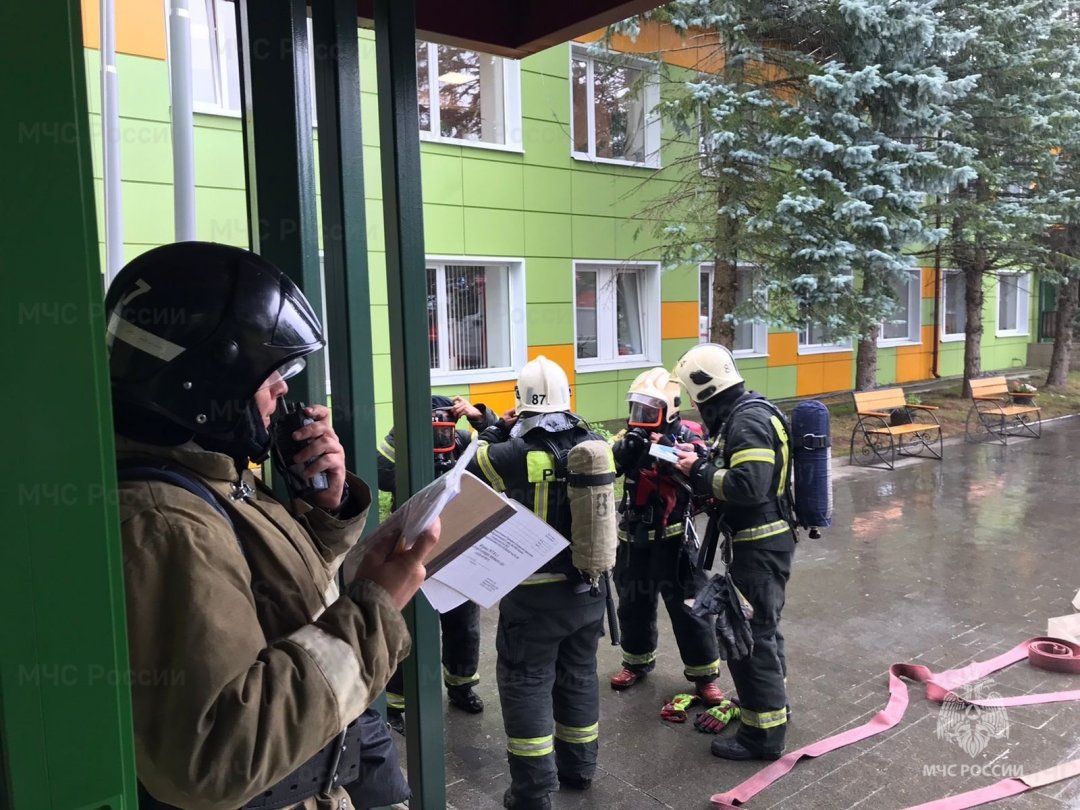 В Сергиевом-Посаде провели пожарно-тактическую тренировку в социальном учреждении