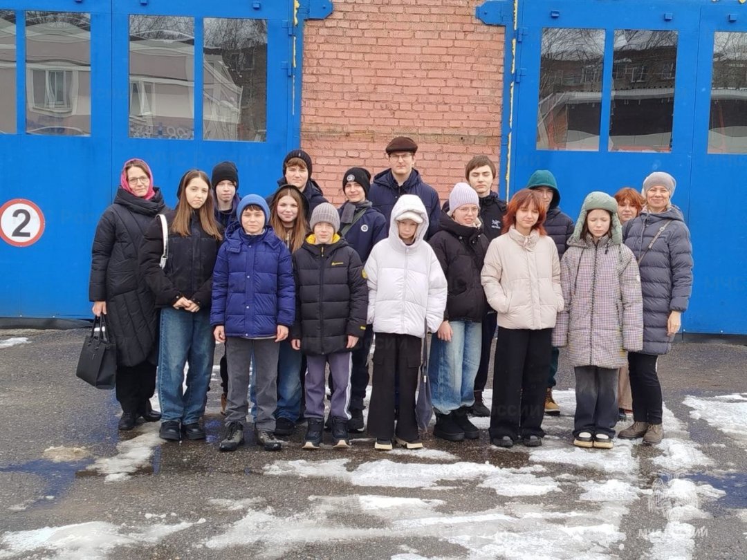 Школьники Сергиева Посада ознакомились с раюотой боевого подразделения пожарной охраны